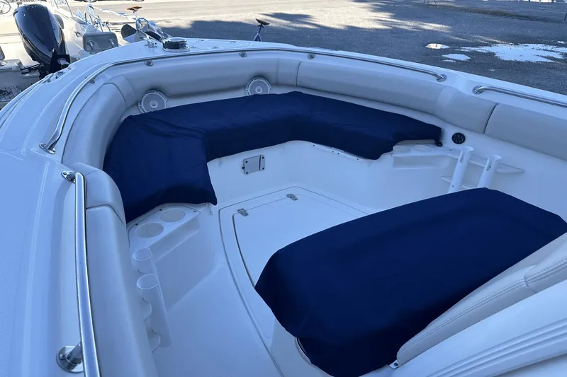 Slide: The Image of Boston Whaler 230 Outrage 2021 - 11