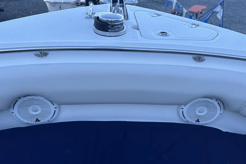Slide: The Image of Boston Whaler 230 Outrage 2021 - 12