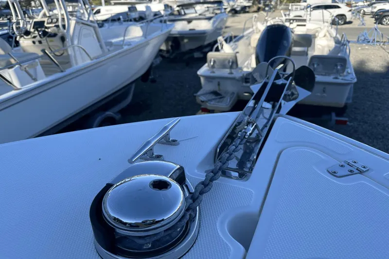 Slide: The Image of Boston Whaler 230 Outrage 2021 - 13