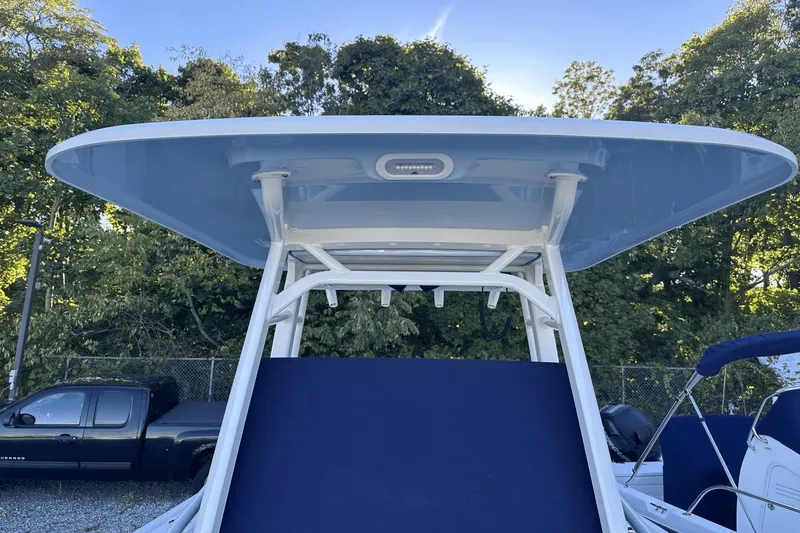 Slide: The Image of Boston Whaler 230 Outrage 2021 - 14
