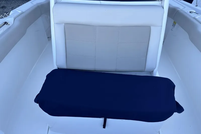Slide: The Image of Boston Whaler 230 Outrage 2021 - 15