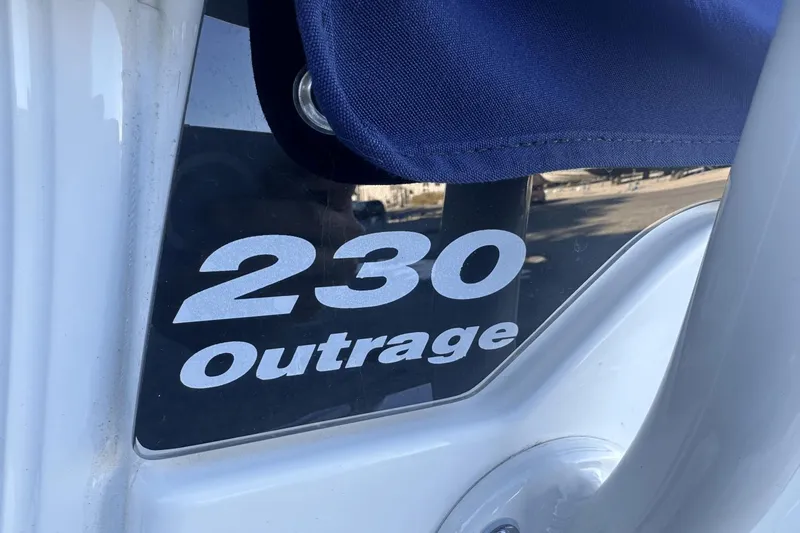 Slide: The Image of Boston Whaler 230 Outrage 2021 - 16