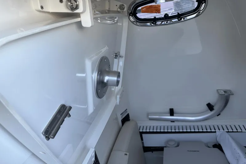 Slide: The Image of Boston Whaler 230 Outrage 2021 - 18