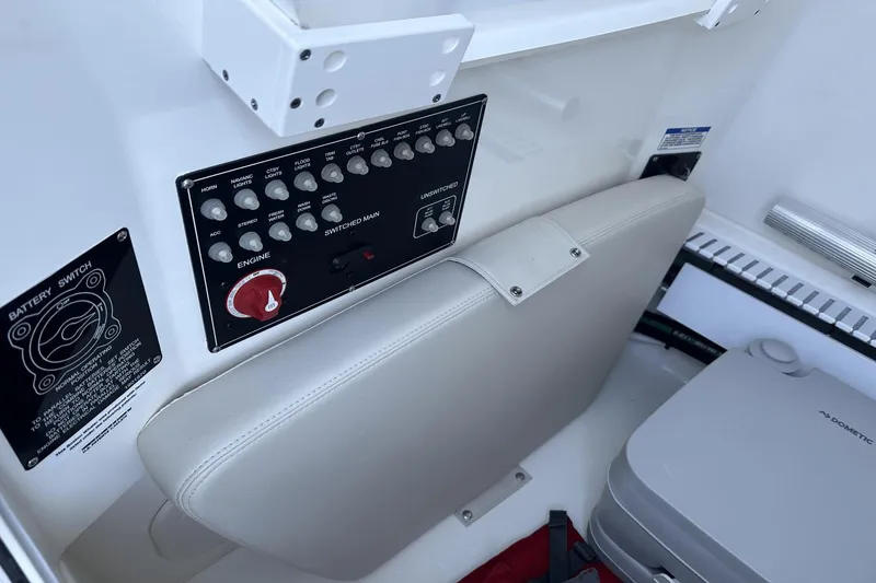 Slide: The Image of Boston Whaler 230 Outrage 2021 - 19
