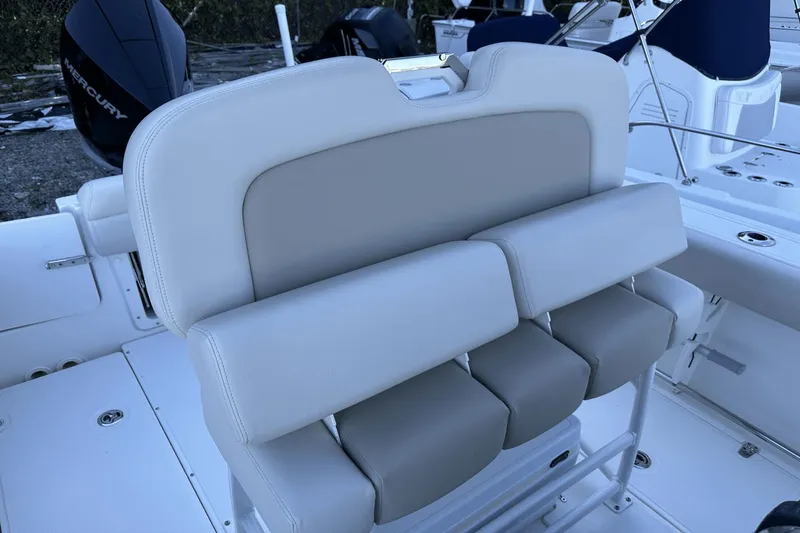 Slide: The Image of Boston Whaler 230 Outrage 2021 - 20