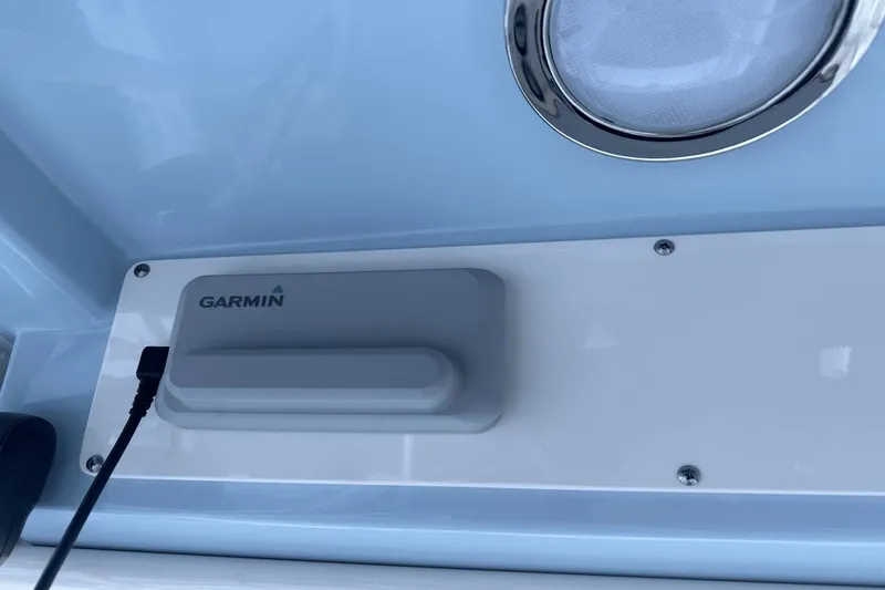 Slide: The Image of Boston Whaler 230 Outrage 2021 - 22