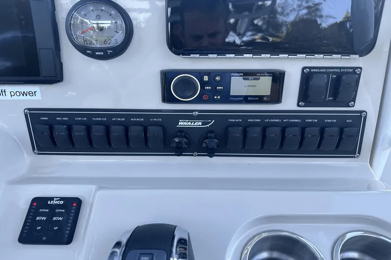 Slide: The Image of Boston Whaler 230 Outrage 2021 - 23