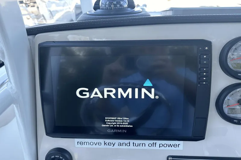 Slide: The Image of Boston Whaler 230 Outrage 2021 - 24