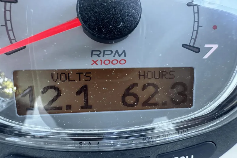 Slide: The Image of Boston Whaler 230 Outrage 2021 - 25