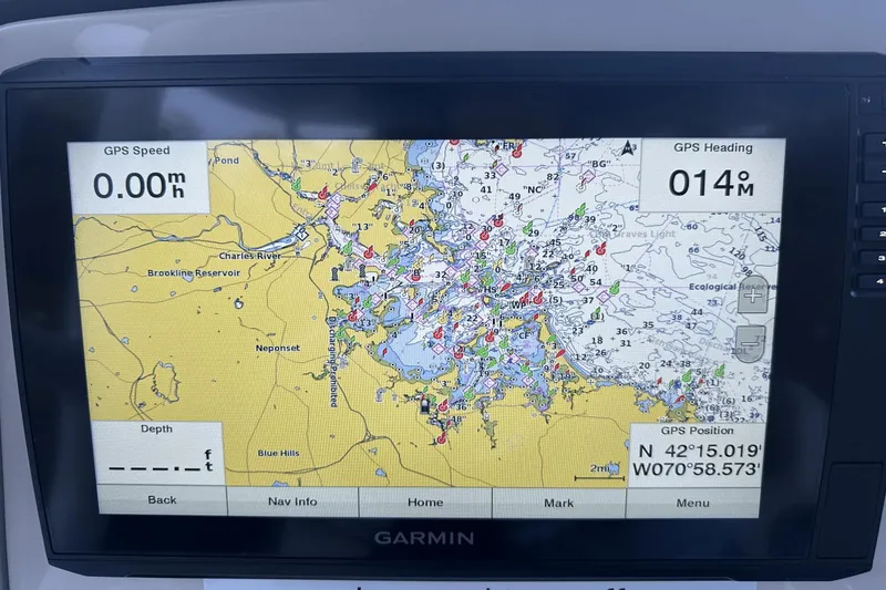 Slide: The Image of Boston Whaler 230 Outrage 2021 - 26