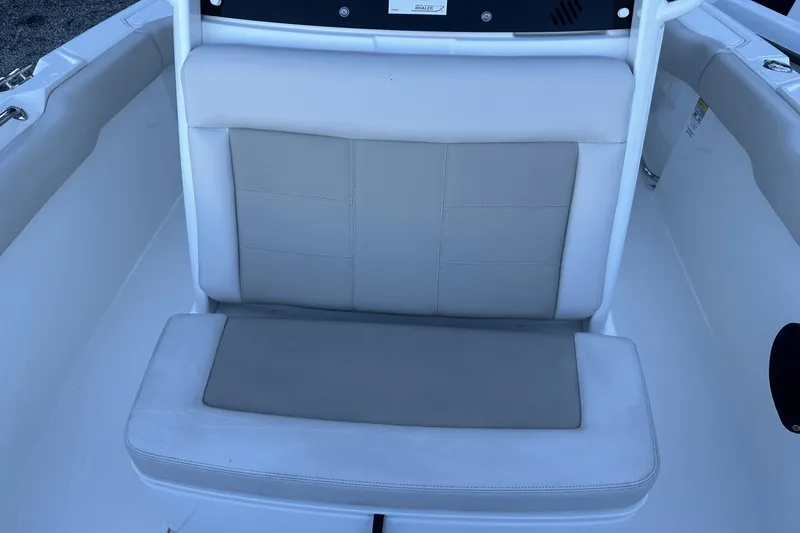 Slide: The Image of Boston Whaler 230 Outrage 2021 - 28