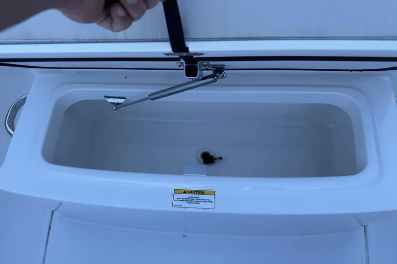 Slide: The Image of Boston Whaler 230 Outrage 2021 - 29