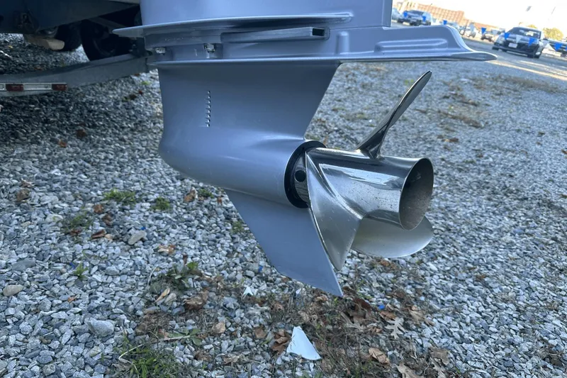 Slide: The Image of Boston Whaler 230 Outrage 2021 - 3