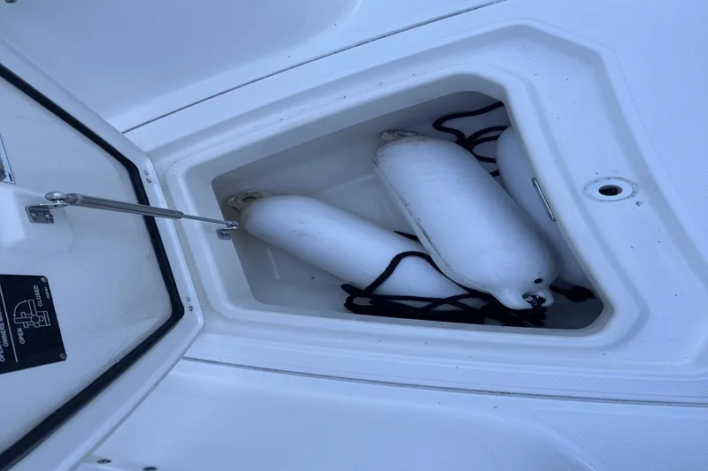 Slide: The Image of Boston Whaler 230 Outrage 2021 - 30