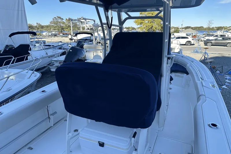 Slide: The Image of Boston Whaler 230 Outrage 2021 - 6