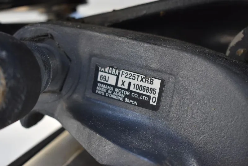 Slide: The Image of Hydra-Sports 2800 WA Vector 2003 - 116