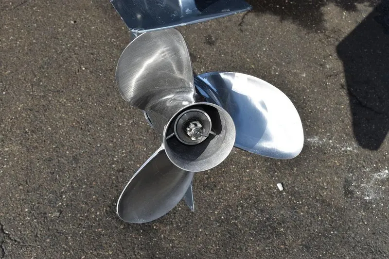 Slide: The Image of Hydra-Sports 2800 WA Vector 2003 - 117