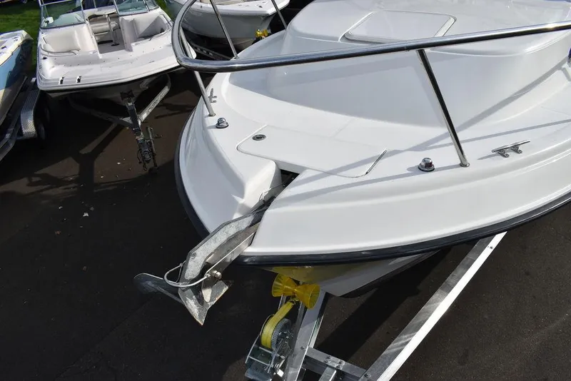 Slide: The Image of 2003 Hydra-Sports 2800 WA Vector boat on trailer, front view. - 21