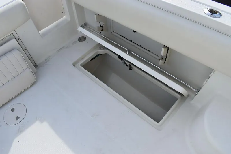 Slide: The Image of 2003 Hydra-Sports 2800 WA Vector boat storage compartment, open and empty. - 36