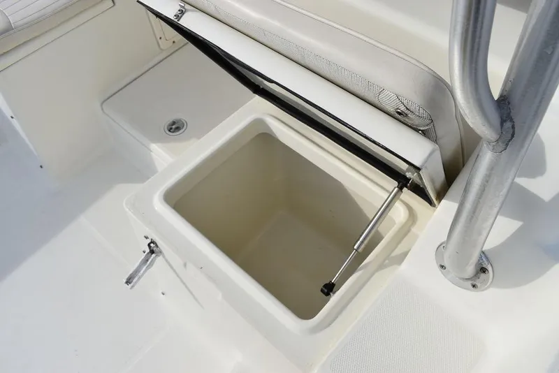 Slide: The Image of Open storage compartment on 2003 Hydra-Sports 2800 WA Vector boat. - 39