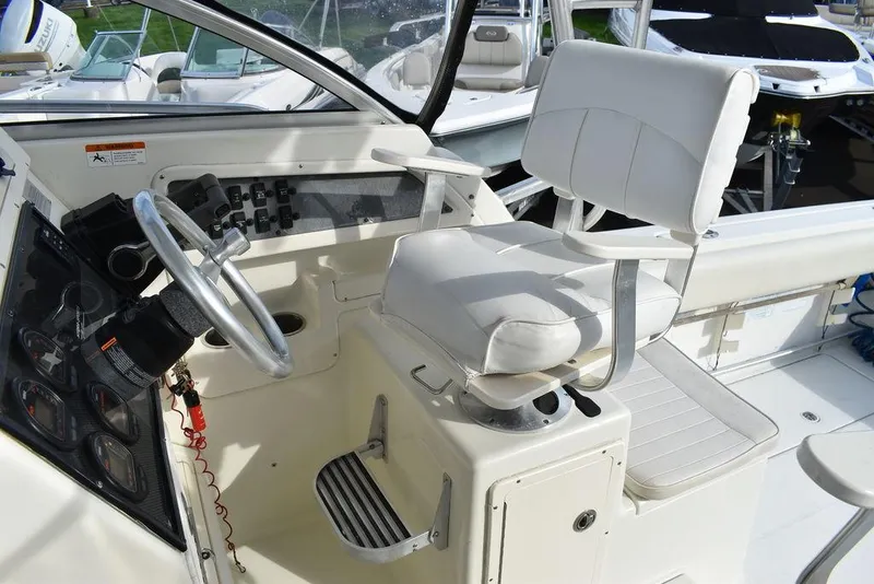 Slide: The Image of 2003 Hydra-Sports 2800 WA Vector boat cockpit with steering wheel and captain's chair. - 48
