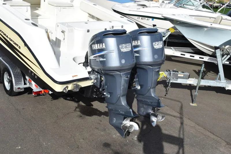Slide: The Image of 2003 Hydra-Sports 2800 WA Vector with twin Yamaha outboard motors. - 5
