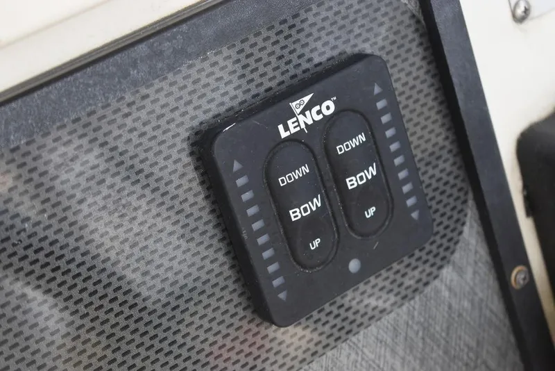 Slide: The Image of Hydra-Sports 2800 WA Vector 2003 - 55