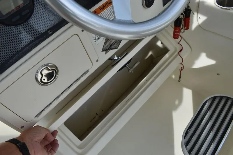 Slide: The Image of Hydra-Sports 2800 WA Vector 2003 - 57