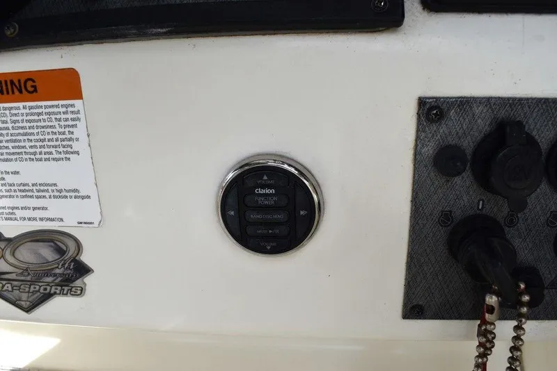 Slide: The Image of Hydra-Sports 2800 WA Vector 2003 - 58