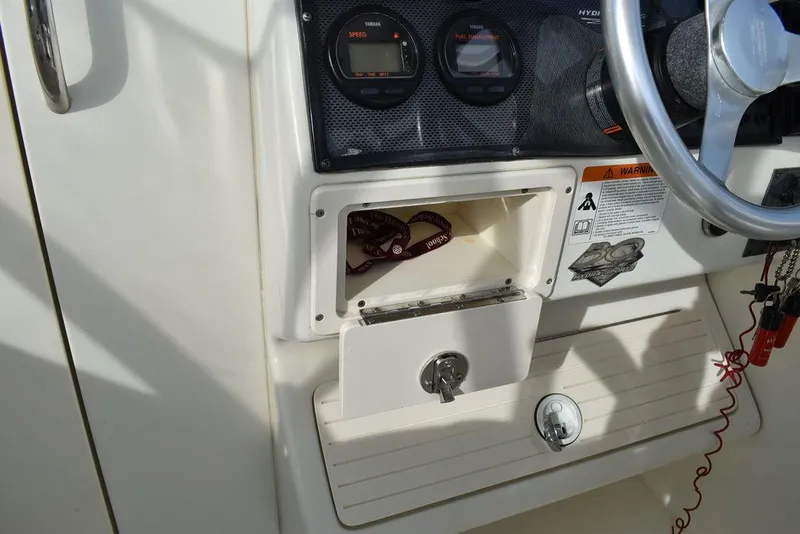 Slide: The Image of Hydra-Sports 2800 WA Vector 2003 - 59