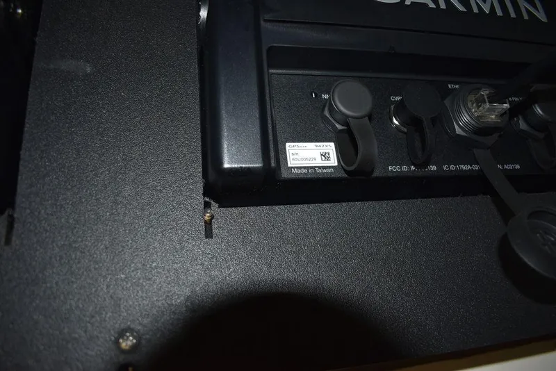 Slide: The Image of Hydra-Sports 2800 WA Vector 2003 - 63