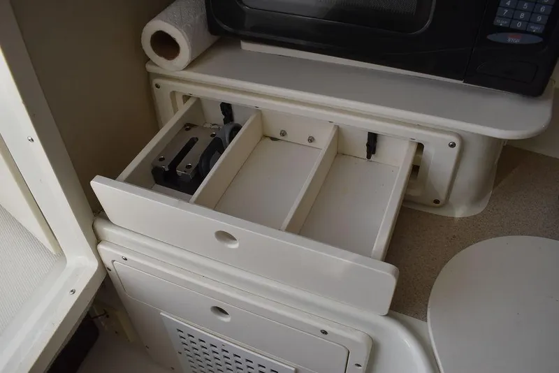 Slide: The Image of Hydra-Sports 2800 WA Vector 2003 - 83