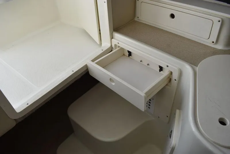 Slide: The Image of Hydra-Sports 2800 WA Vector 2003 - 84