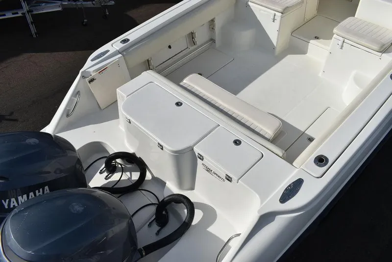 Slide: The Image of 2003 Hydra-Sports 2800 WA Vector boat interior with Yamaha engines, spacious seating, and storage. - 9