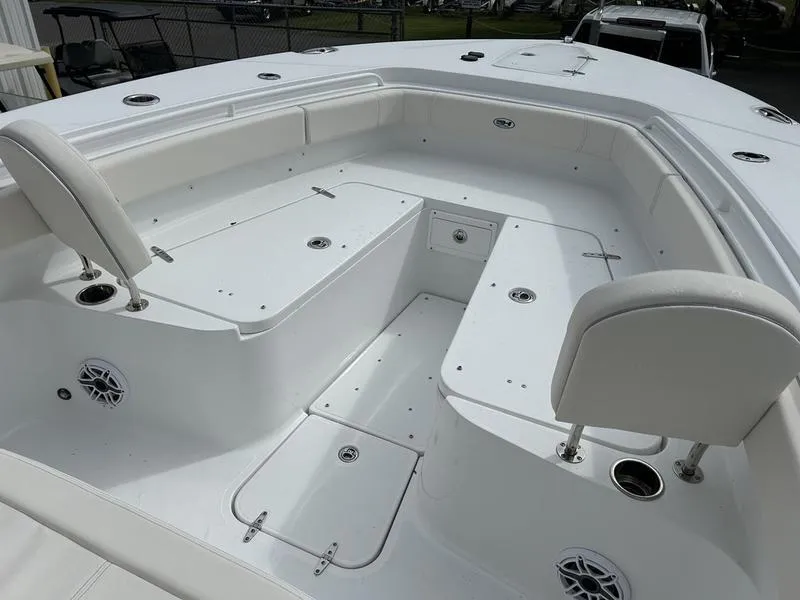 Slide: The Image of Sea Hunt Gamefish 30 Forward Seating 2025 - 10