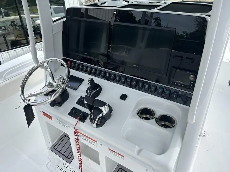 Slide: The Image of Sea Hunt Gamefish 30 Forward Seating 2025 - 4