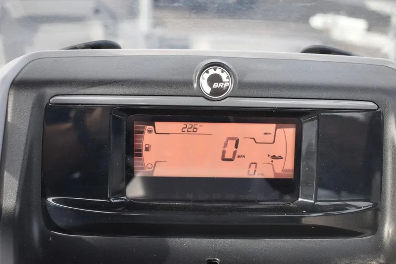 Slide: The Image of Dashboard of 2023 Sea-Doo Switch® Cruise 18-230 hp, displaying speed and fuel levels. - 31