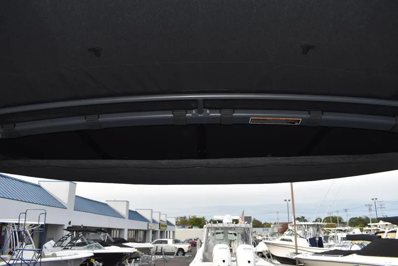 Slide: The Image of Sea-Doo Switch® Cruise 18-230 hp 2023 - 50