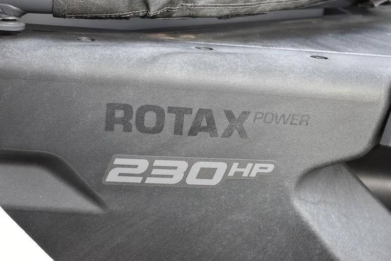 Slide: The Image of Sea-Doo Switch® Cruise 18-230 hp 2023 - 52