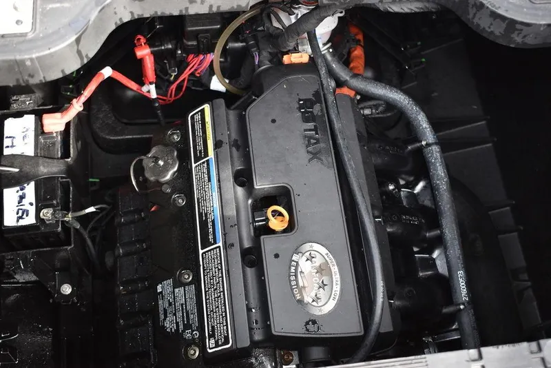 Slide: The Image of Sea-Doo Switch® Cruise 18-230 hp 2023 - 57