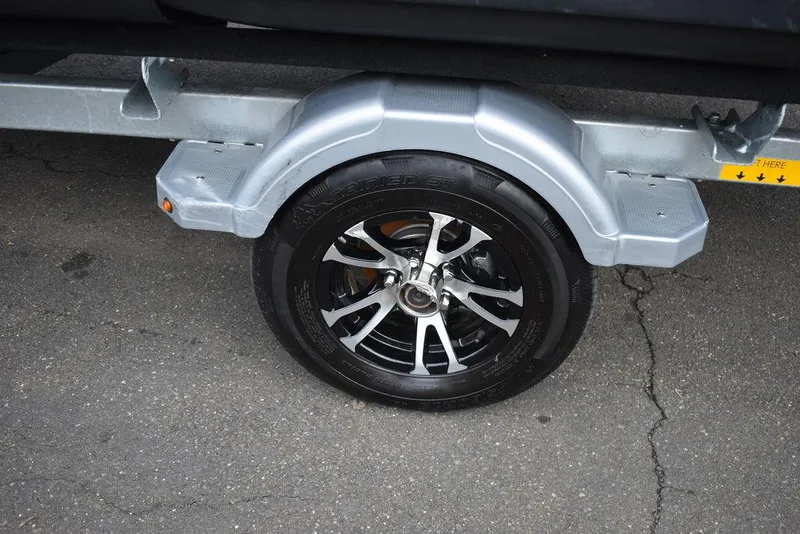 Slide: The Image of Sea-Doo Switch® Cruise 18-230 hp 2023 - 60