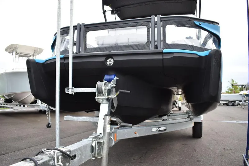 Slide: The Image of Sea-Doo Switch® Cruise 18-230 hp 2023 - 61