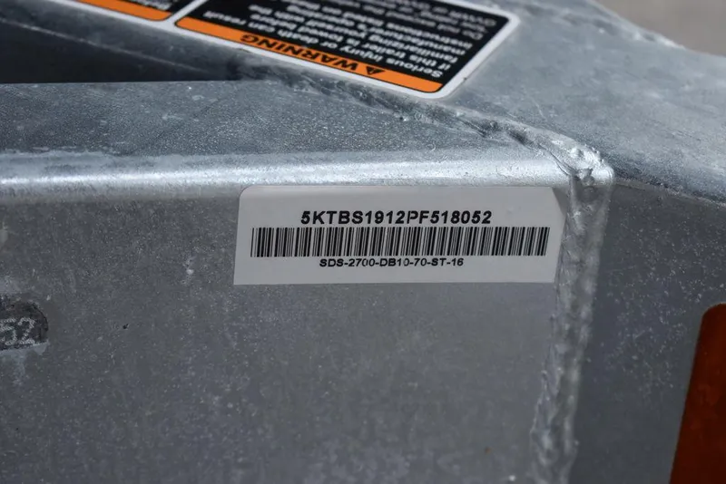 Slide: The Image of Sea-Doo Switch® Cruise 18-230 hp 2023 - 63