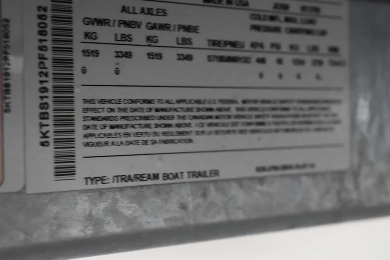 Slide: The Image of Sea-Doo Switch® Cruise 18-230 hp 2023 - 64