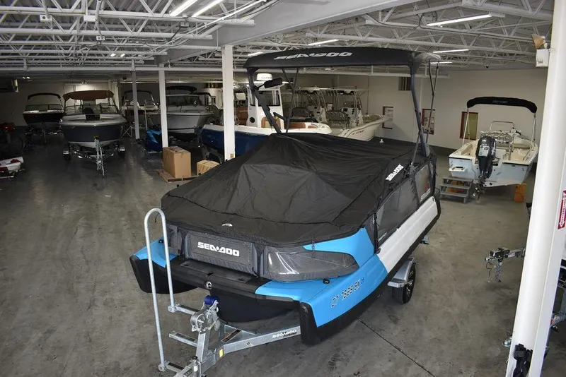 Slide: The Image of Sea-Doo Switch® Cruise 18-230 hp 2023 - 65