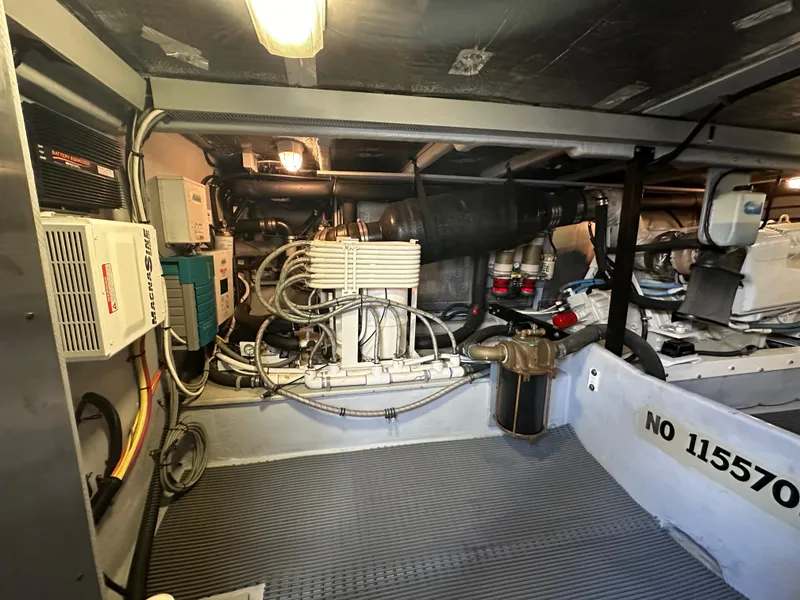 Slide: The Image of Meridian 580 Pilothouse 2004 - 130