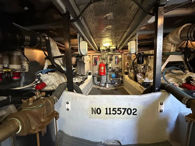 Slide: The Image of Meridian 580 Pilothouse 2004 - 131