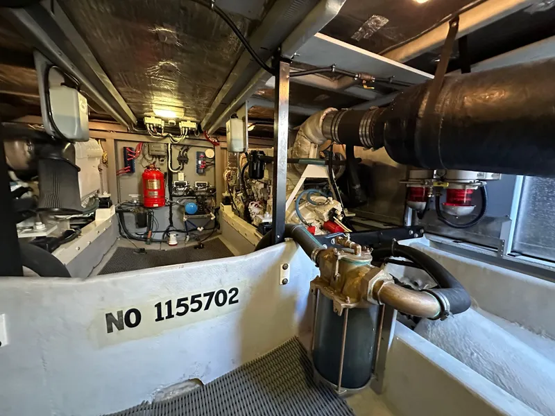 Slide: The Image of Meridian 580 Pilothouse 2004 - 132