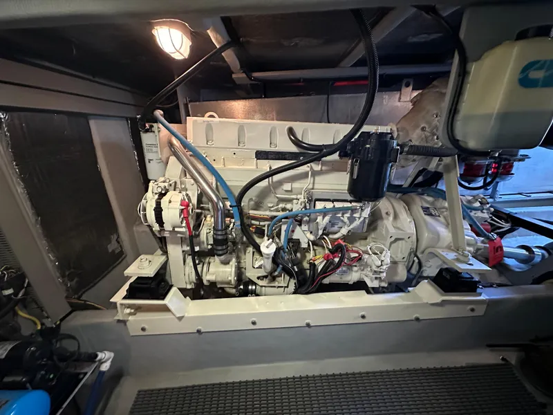 Slide: The Image of Meridian 580 Pilothouse 2004 - 134