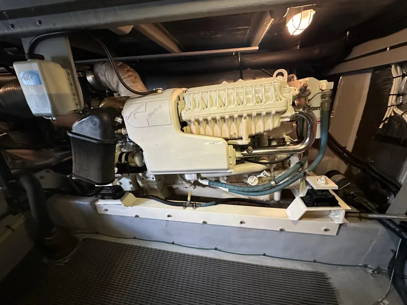 Slide: The Image of Meridian 580 Pilothouse 2004 - 157